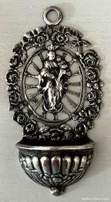 Antiguidades: Benditera antigua de plata, Virgen con Niño / Virgen del Carmen, mide 9,5 x 4,8 cm. pesa 28,54 g